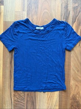 Timing Woman’s Ribbed Crewneck Tee in Royal Blue Size S
